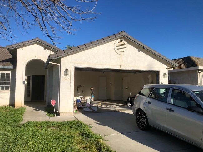 1634 Fir Dr in Los Banos, CA - Building Photo - Building Photo