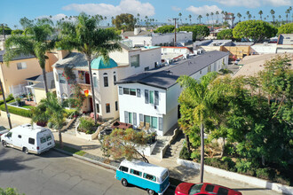 217 10th St in Seal Beach, CA - Building Photo - Building Photo