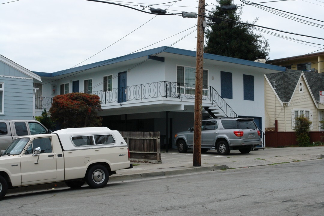 232 San Luis Ave in San Bruno, CA - Foto de edificio