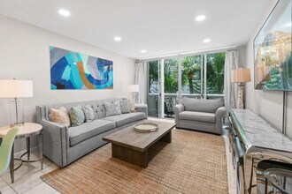 227 Brazilian Ave in Palm Beach, FL - Building Photo - Building Photo