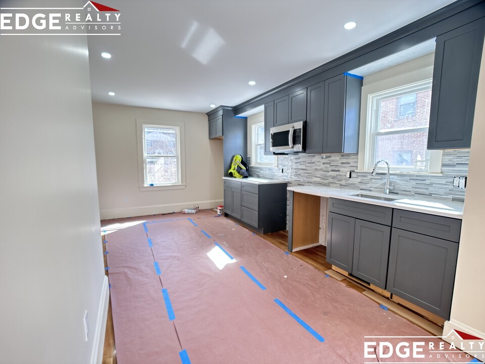 84 Beechcroft St, Unit 2 in Boston, MA - Building Photo