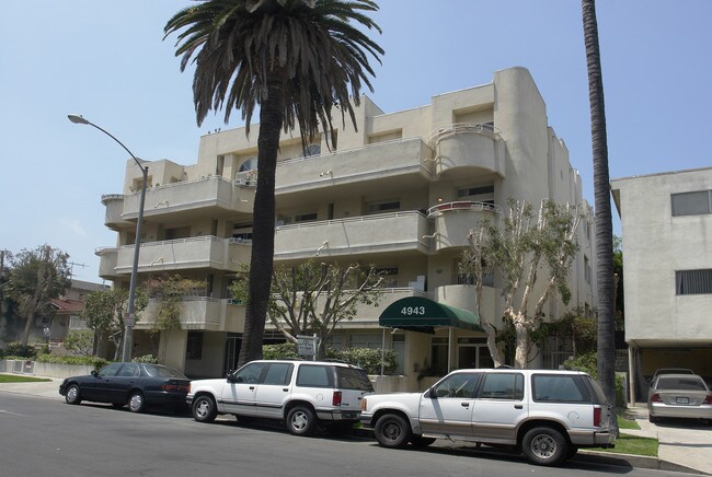 4943 Rosewood Ave in Los Angeles, CA - Building Photo - Building Photo