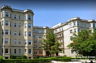 27 Park Dr, Unit 1 in Boston, MA - Building Photo