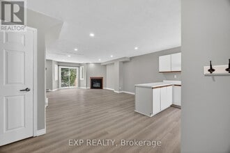 15 Watts Crescent in Collingwood, ON - Building Photo - Building Photo