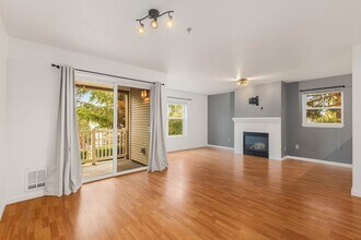 23420 SE Black Nugget Rd in Issaquah, WA - Building Photo - Building Photo