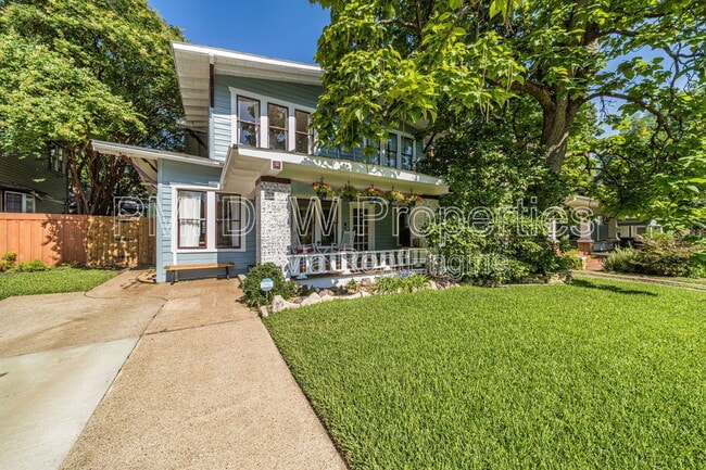 property at 215 S Montclair Ave