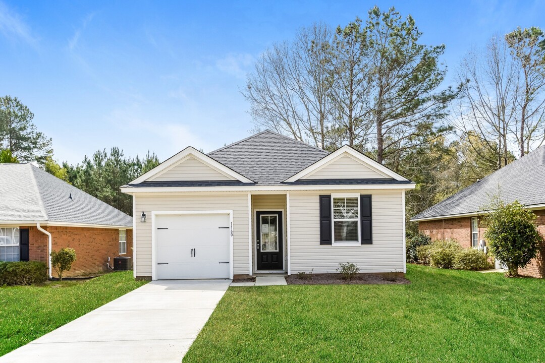 1144 Warrens Way in Manning, SC - Building Photo