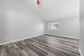 73 Century Dr in Roselle, IL - Building Photo - Building Photo