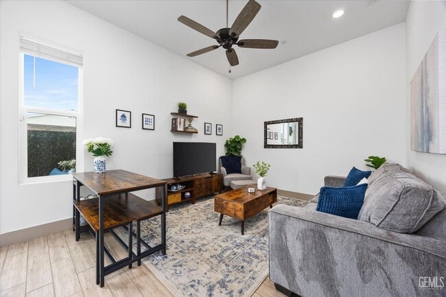 9413 Hl Springs Ln in Shafter, CA - Building Photo - Building Photo