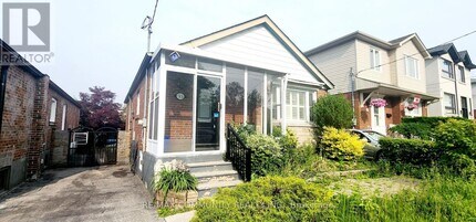 93 Lankin Blvd in Toronto, ON - Building Photo - Building Photo