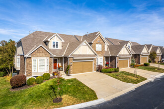 Village at Deer Creek in Overland Park, KS - Foto de edificio - Primary Photo