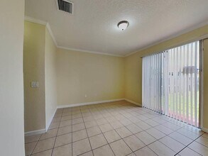 8113 NW 198th St in Hialeah, FL - Building Photo - Building Photo