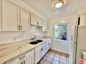 1108 S Sherbourne Dr in Los Angeles, CA - Building Photo - Building Photo