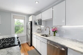 194 Marion St, Unit 182-1 in Boston, MA - Building Photo - Building Photo