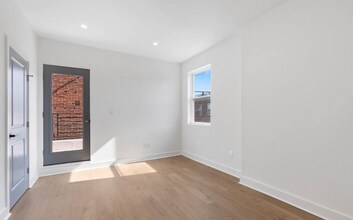 1741 S 23rd St, Unit 2 in Philadelphia, PA - Foto de edificio - Building Photo