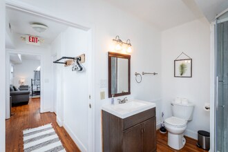 600 E Main St in Waynesboro, VA - Foto de edificio - Building Photo