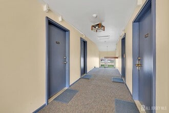 275 Alpine Way in Woodbridge Township, NJ - Building Photo - Building Photo