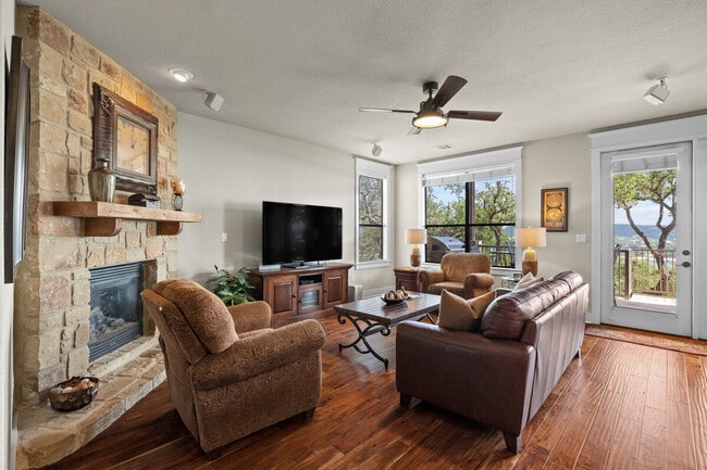 18024 Edgewood Way in Jonestown, TX - Building Photo - Building Photo