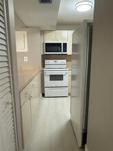 870 NW 87th Ave in Miami, FL - Building Photo - Building Photo