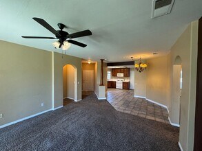 9814 Bossa Nova Ct in Bakersfield, CA - Building Photo - Building Photo