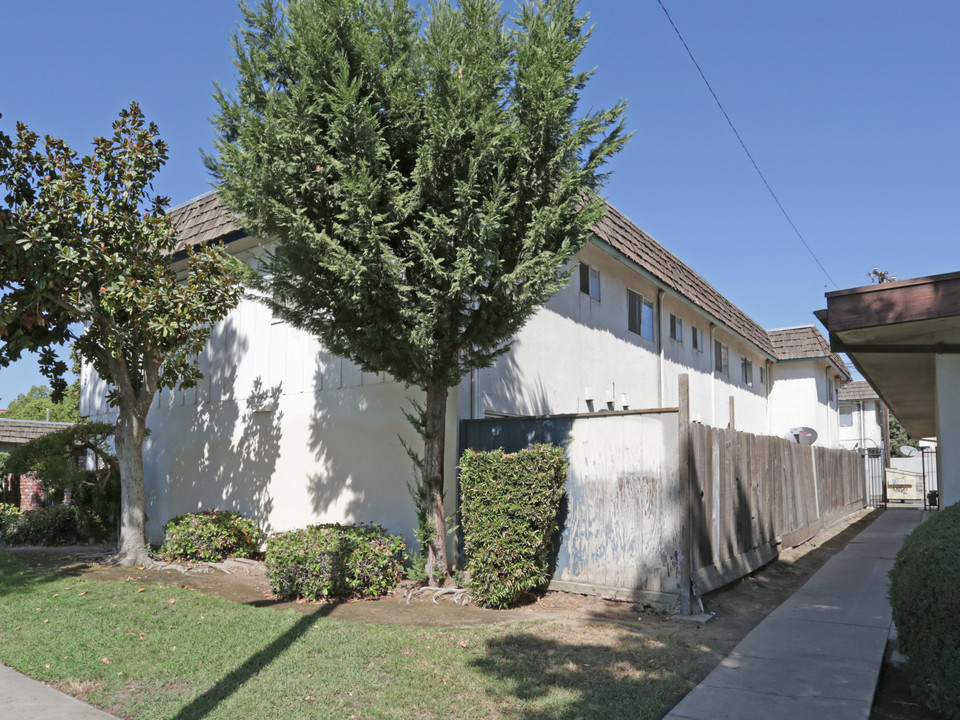 3313 E Fairmont Ave in Fresno, CA - Building Photo