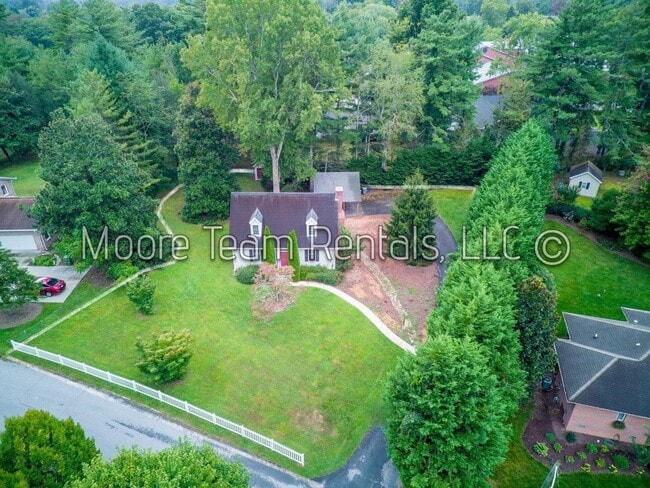 property at 918 Thornton Pl