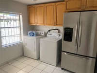 255 E 18th St in Hialeah, FL - Building Photo - Building Photo