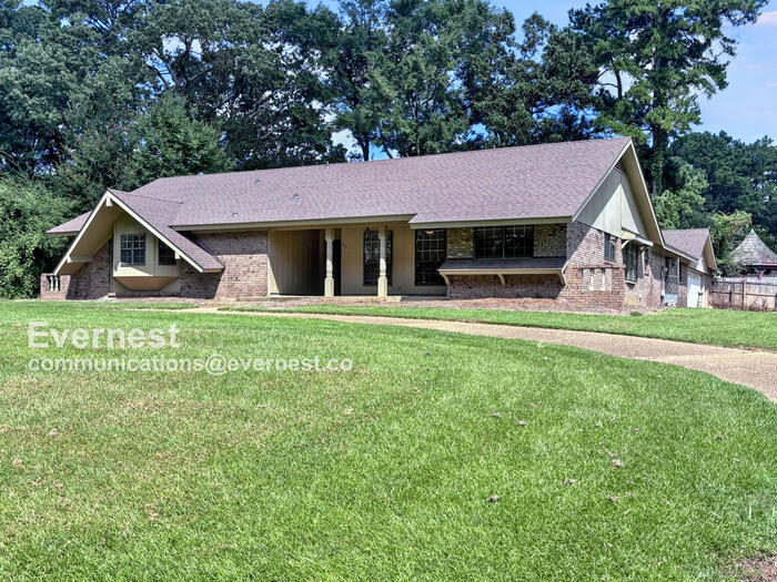 37 Crossgates Dr in Brandon, MS - Building Photo