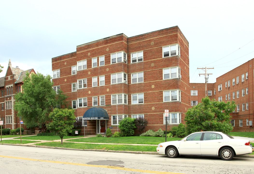 Edgewater House in Lakewood, OH - Building Photo