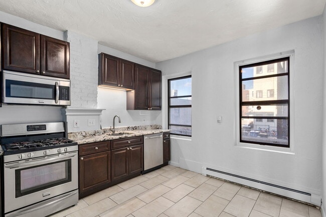 34 Shelby St, Unit 1 in Boston, MA - Building Photo - Building Photo