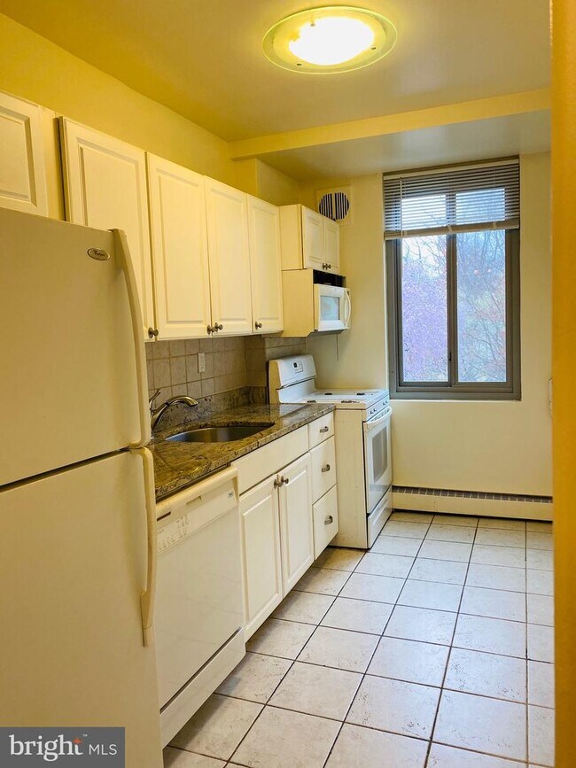 4200 Cathedral Ave NW-Unit -616 in Washington, DC - Foto de edificio - Building Photo