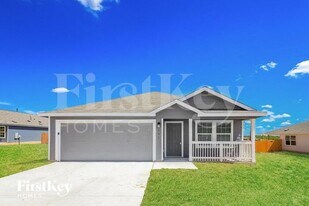 131 Agave Cir in Jourdanton, TX - Building Photo