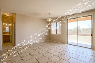 17547 W Coyote Trail Dr in Goodyear, AZ - Building Photo