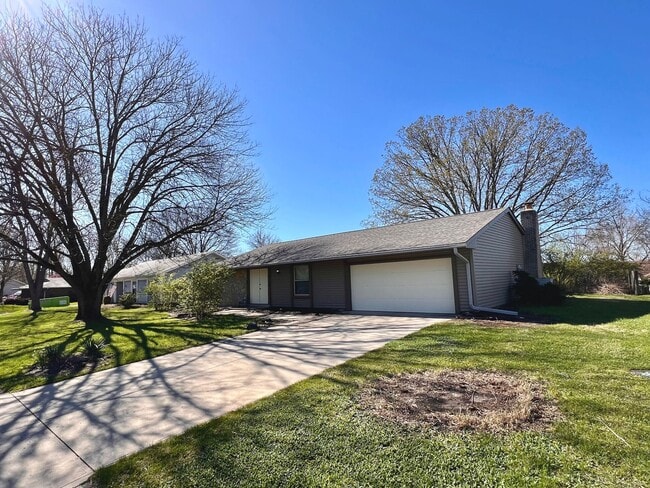 6827 Azalea Dr in Indianapolis, IN - Foto de edificio - Building Photo