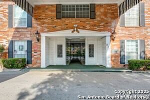 8401 N New Braunfels Ave in San Antonio, TX - Building Photo