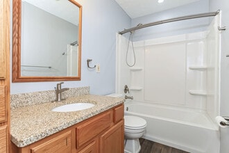 8067 Buckland Dr in Cincinnati, OH - Building Photo - Building Photo