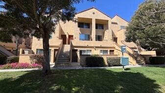 3939 Nobel Dr in San Diego, CA - Building Photo