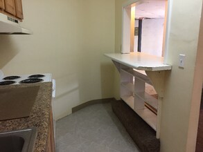 340 Ellis Ave, Unit 3 in Iowa City, IA - Foto de edificio - Building Photo