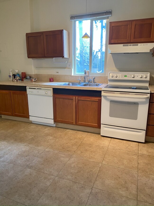 11425 Juanita Dr NE