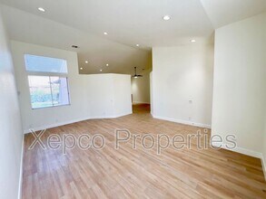 68450 Pasada Rd in Cathedral City, CA - Foto de edificio - Building Photo