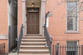 229 Montgomery St in Jersey City, NJ - Foto de edificio - Building Photo