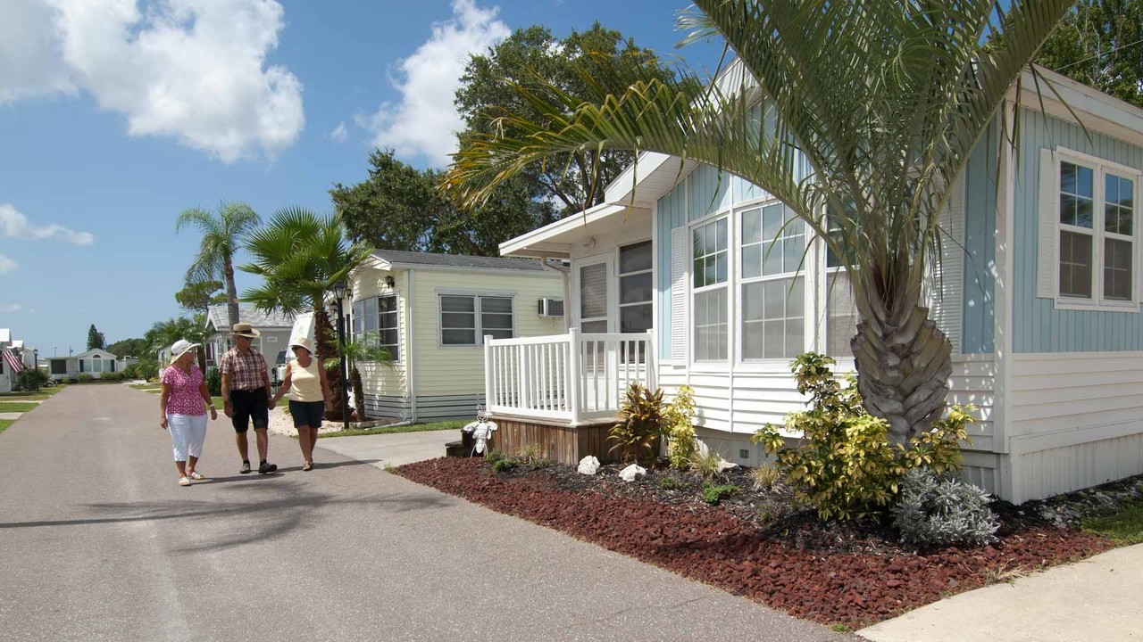 Rainbow Village of Largo in Largo, FL - Building Photo