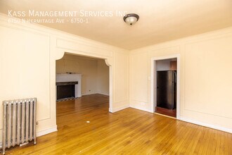 6750 N Hermitage Ave in Chicago, IL - Building Photo - Building Photo