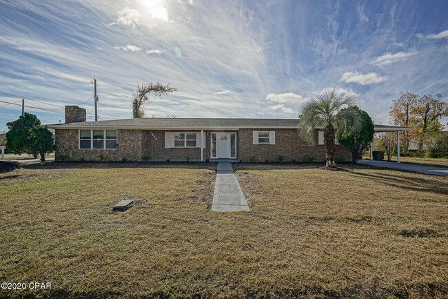 1502 Indiana Ave in Lynn Haven, FL - Foto de edificio - Building Photo