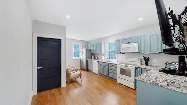 5 Chester Ave in Waltham, MA - Building Photo - Building Photo