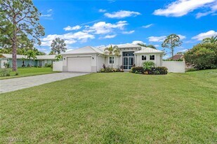 4641 Santiago Ln in Bonita Springs, FL - Building Photo