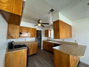 2501 Bea Ct in Bakersfield, CA - Building Photo - Building Photo