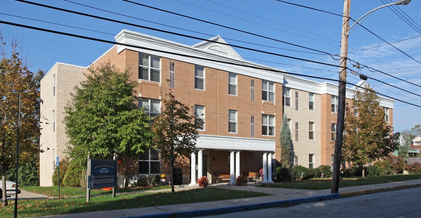 Grand View Apartments in McKeesport, PA - Foto de edificio