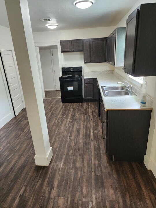 811 W Pine St in El Reno, OK - Building Photo