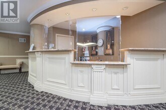 350 Princess Royal Dr in Mississauga, ON - Building Photo - Building Photo